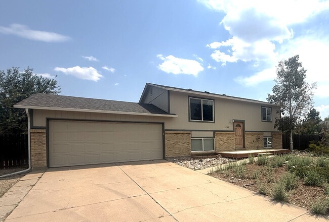 Building Photo - Spacious 4 Bedroom Home in Meadowood Neighborhood in East Aurora and Minutes to Buckley SFB
