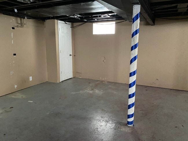 Building Photo - 3  Bedroom Home In Roseville