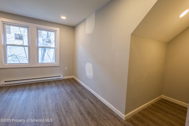 Building Photo - 601 Clay Ave