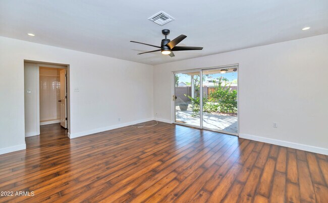 Building Photo - 2501 E Highland Ave