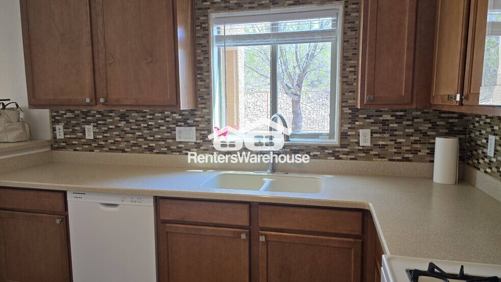 Building Photo - 1126 E Mt Shibell Dr