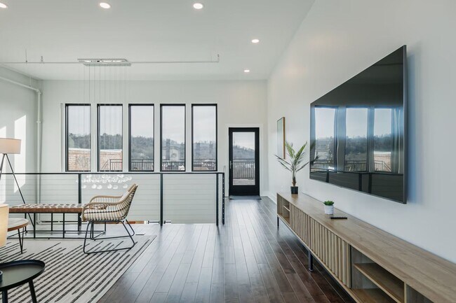 Building Photo - Penthouse in Downtown Asheville 3BD/3.5BA ...