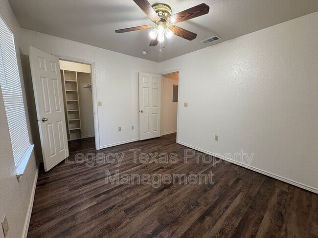 Building Photo - 1112 Williams Ave