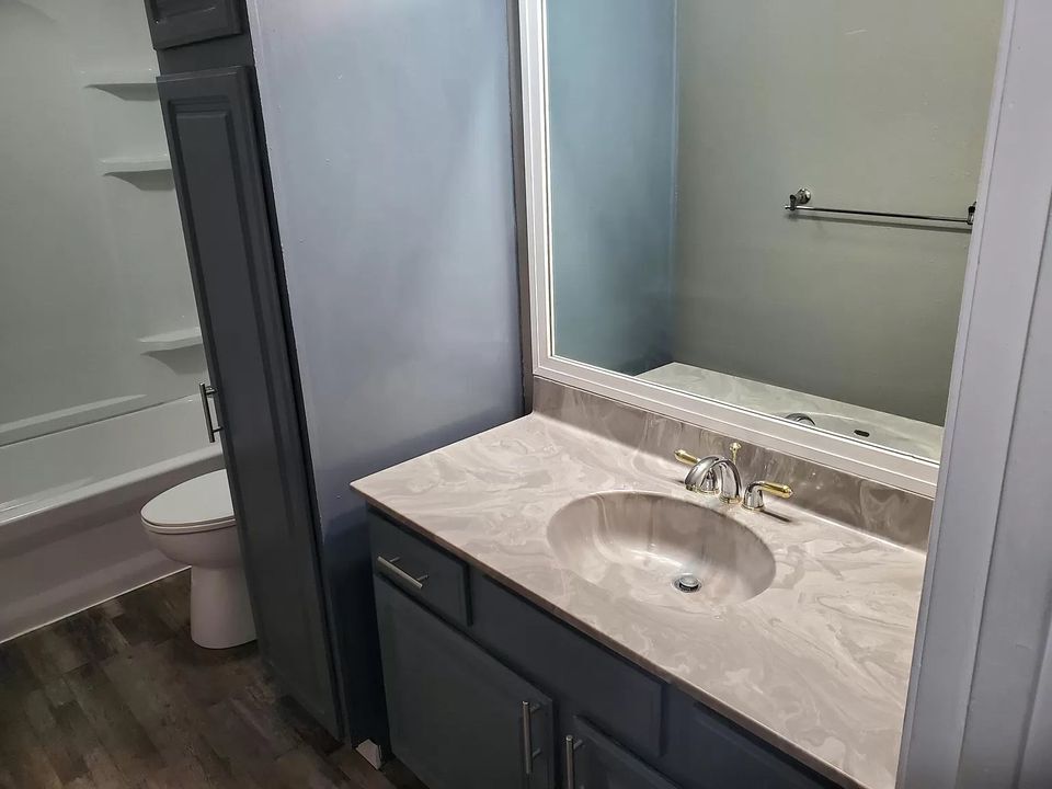 Building Photo - 616 E Hackley Ave