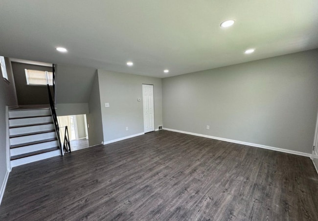 Building Photo - 883 Wedgewood Dr