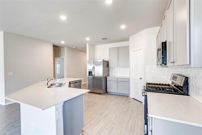 Building Photo - 141 Yellowstone Dr