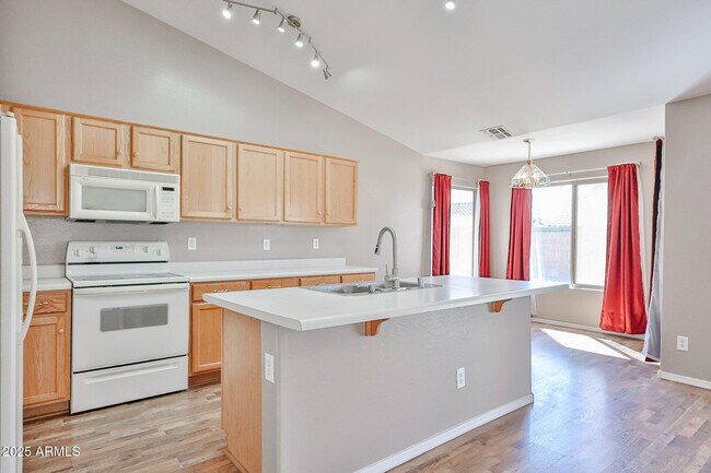 Building Photo - 13337 W Cottonwood St