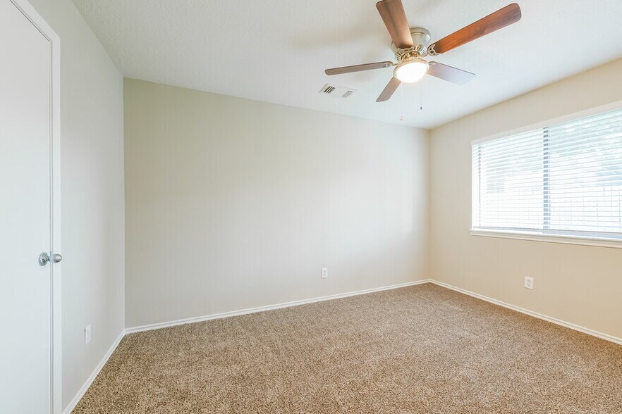 Building Photo - 13819 Smokey Trail Dr