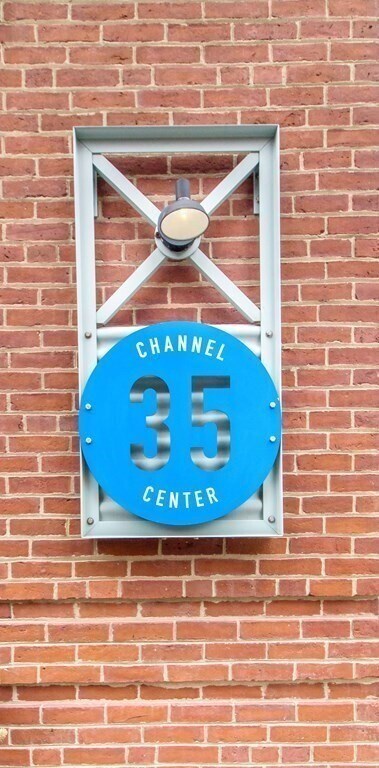 Building Photo - 35 Channel Center St