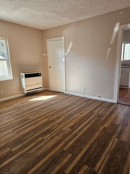 Building Photo - 527 1/2 W 19th St