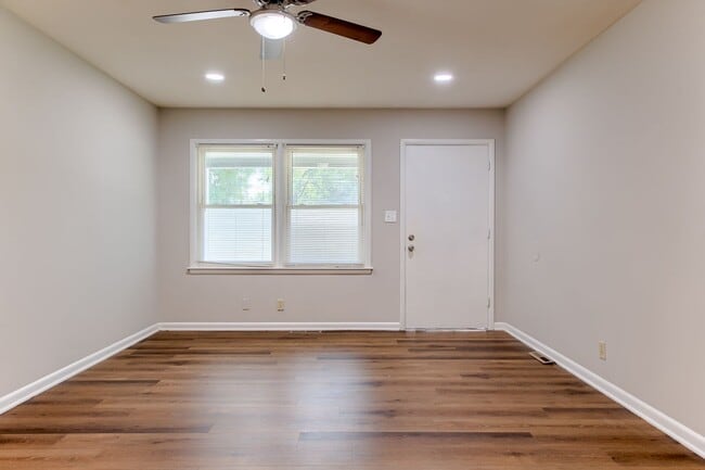 Building Photo - 602 SE 5th St