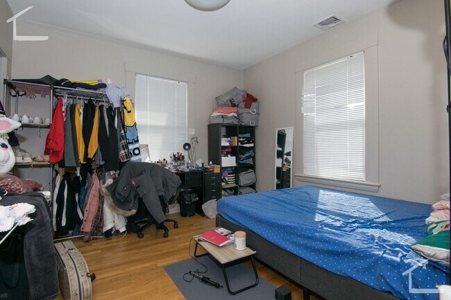 Building Photo - Nicely updated 3 bed in Allston near the Green Line.