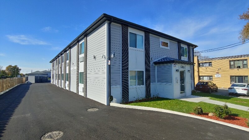 Building Photo - 5366 S Laramie Ave