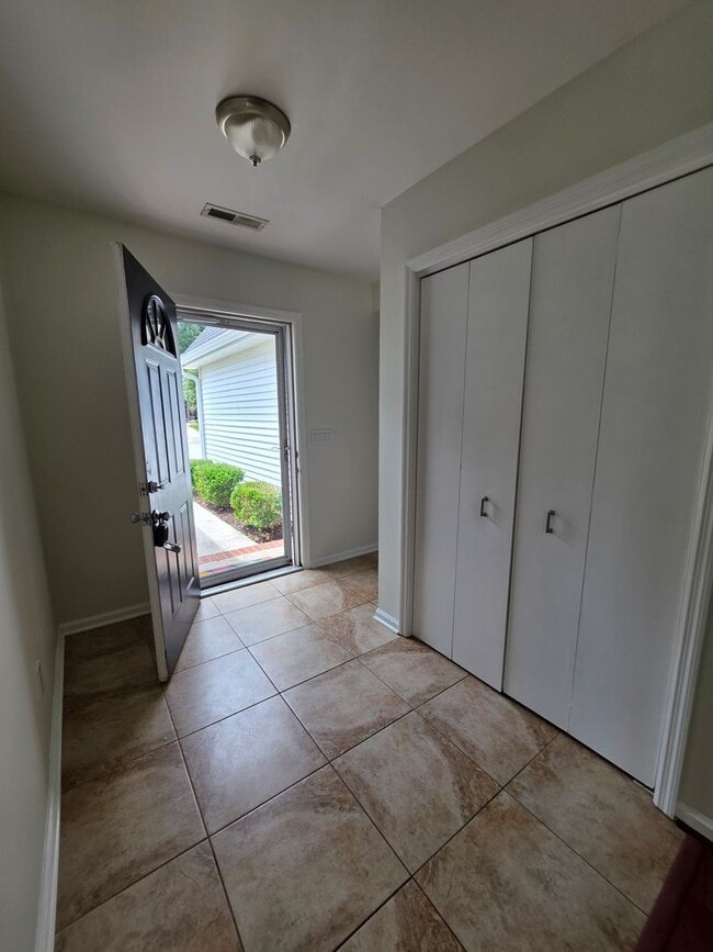 Building Photo - Charming 3-Bedroom Home in Desirable Shadowmoss Community