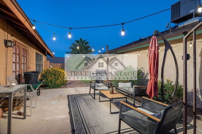 Building Photo - 2142 S Las Palmas