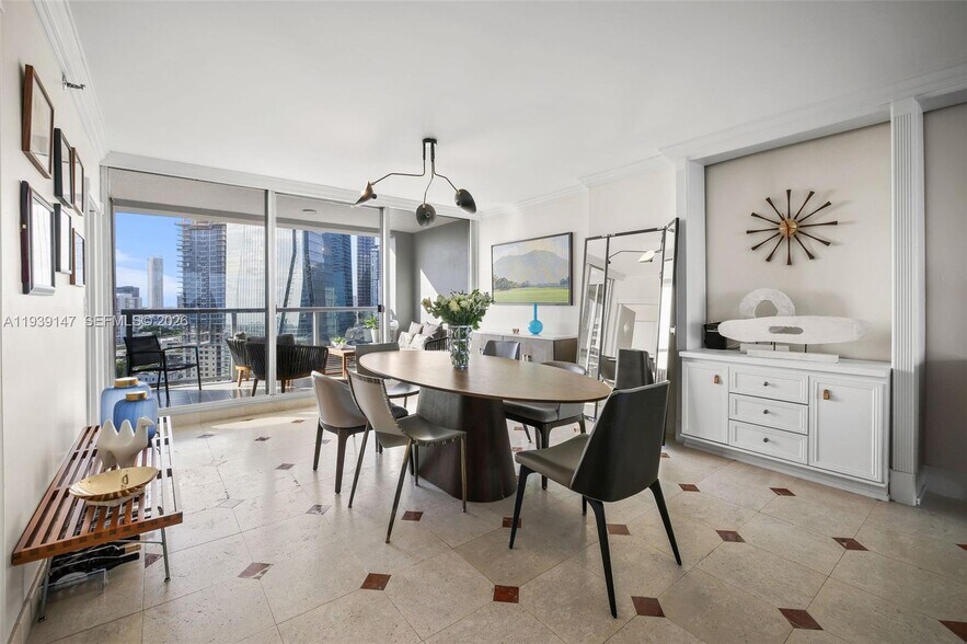 Building Photo - 1541 Brickell Ave