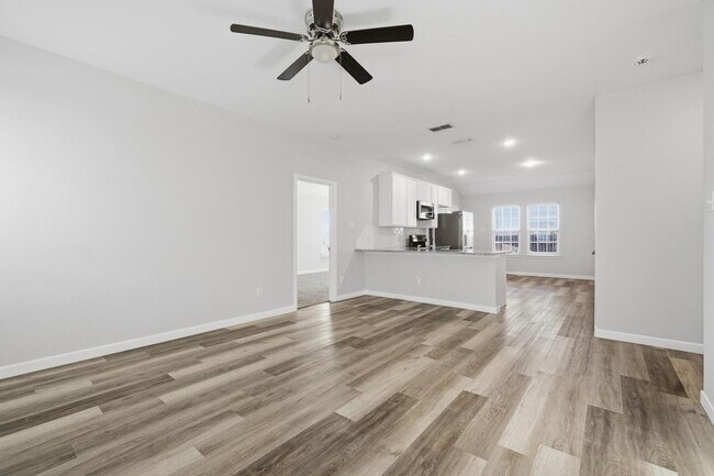 Building Photo - 2050 Lillius St
