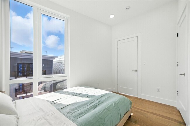 Building Photo - 38 Hichborn St