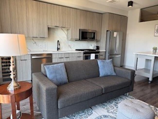 Primary Photo - 3699 Lenox Rd NE