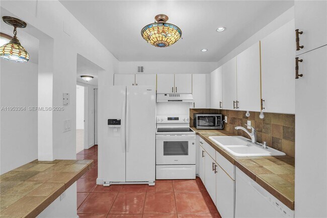 Building Photo - 13720 SW 90th Ave