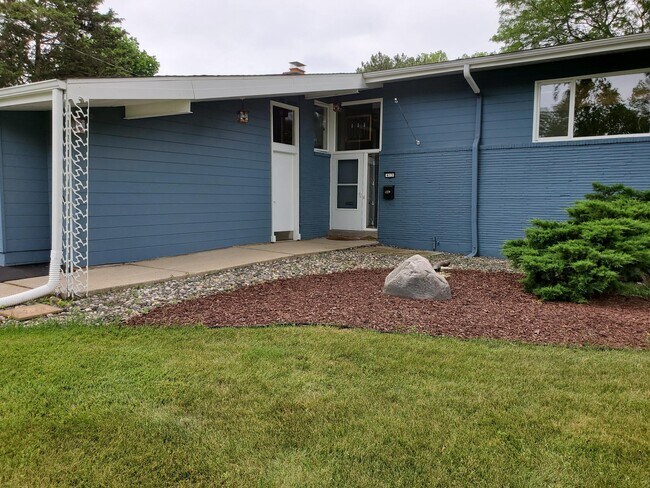 Primary Photo - 413 Riverview Dr