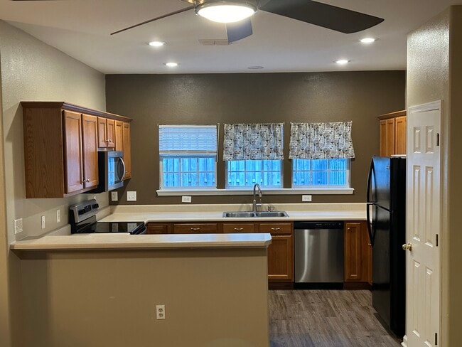 Building Photo - 22 Sir Lancelot Way