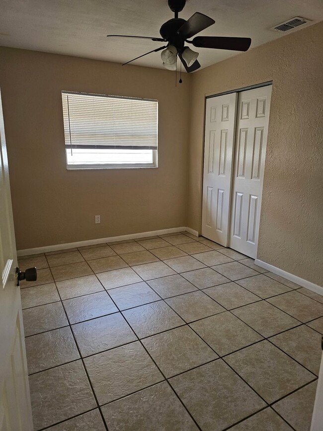 Building Photo - 1605 N Lake Shipp Dr