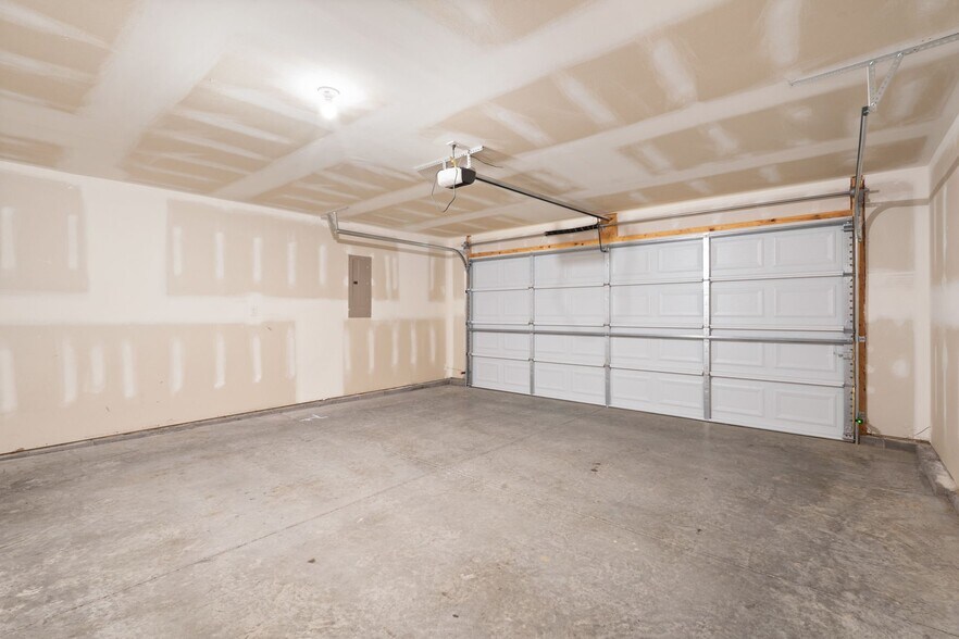 Building Photo - 336 Jackson Way