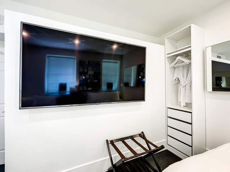 Building Photo - 825 Jimmy Buffett Mem Hwy