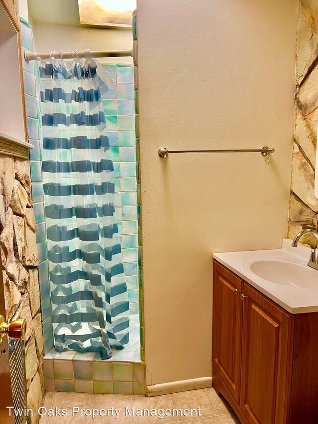 Building Photo - 2 br, 1 bath House - 6601 Lowry Lane