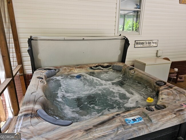 Building Photo - 15 Falcon Dr