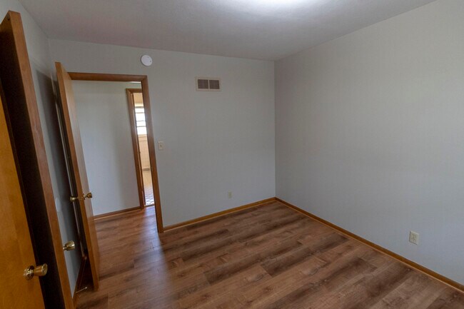 Building Photo - 1213 E Smiley Ln