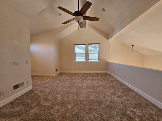 Building Photo - Beautiful Executive Home In Gated Community