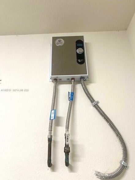 Building Photo - 5505 NW 27th Ct