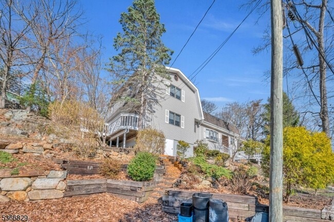 Building Photo - 4 Rosewood Ln