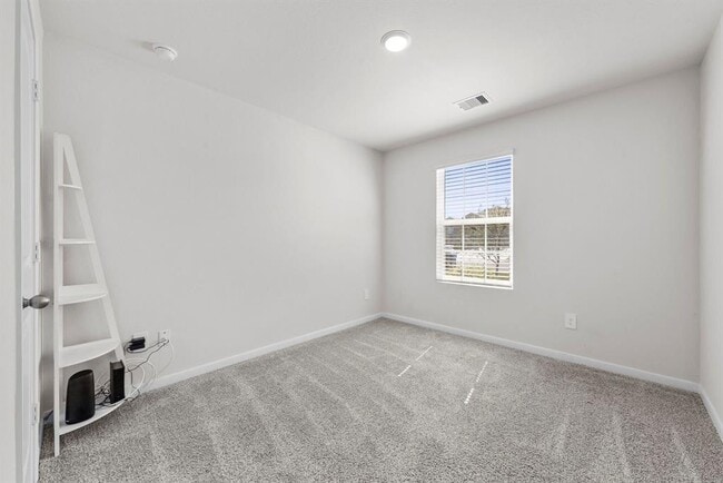 Building Photo - 320 Darwin Pl