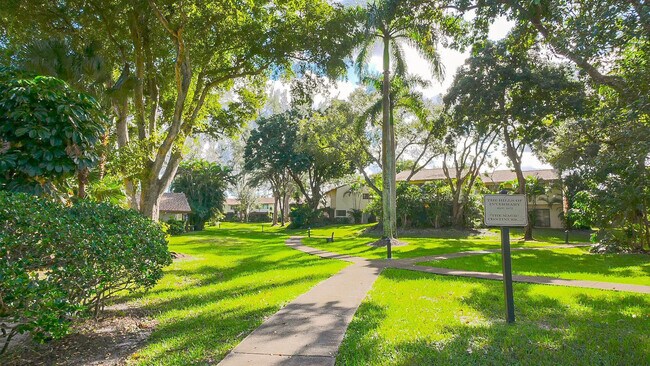 Building Photo - 5614 Hammock Ln