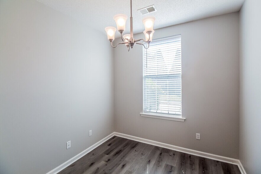 Building Photo - 10182 Sorrento Pl