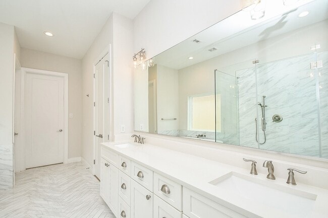 Building Photo - 2315 Peckham St