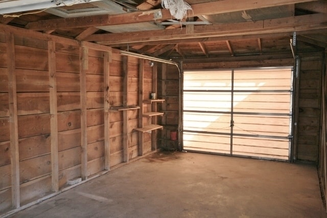 Building Photo - Spacious 3 Bed Home! Convenient Location! HUD Okay!