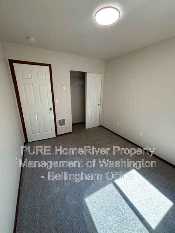 Building Photo - 422 Oak Hill Ln