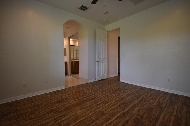 Building Photo - 2851 Prospect Rd