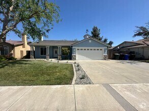 Building Photo - Remodeled 4 Bedroom 2 Bathroom in Stonecrest