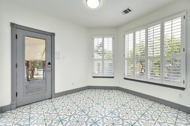 Building Photo - 10011 Brightling Ln