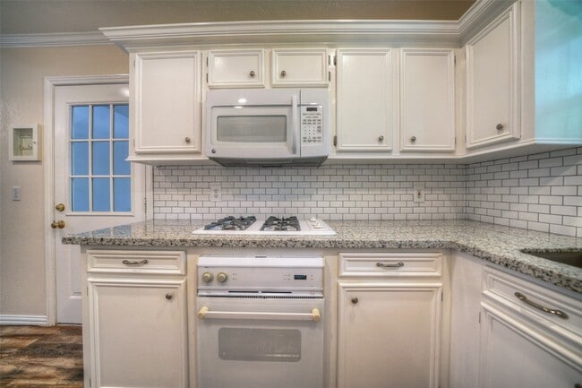 Building Photo - 9 Oldstream Ct