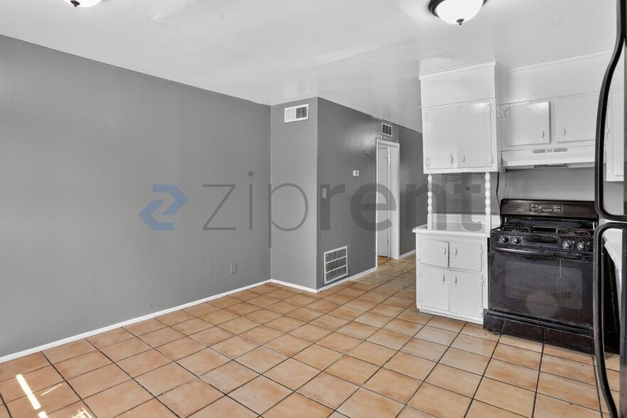 Building Photo - Unit A6