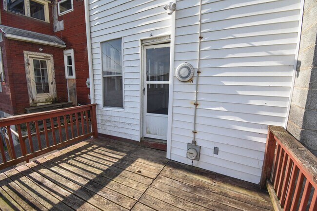 Building Photo - 330 S Fairview St