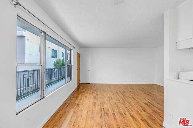 Building Photo - 1812 N Gramercy Pl