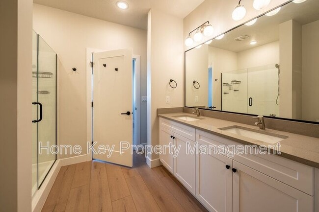 Building Photo - 3915 Razor Dr