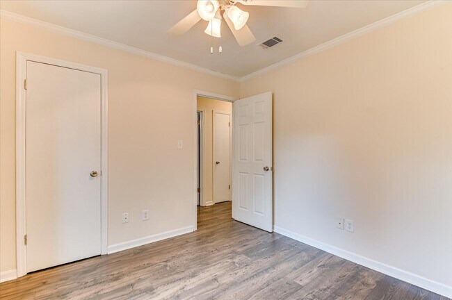 Building Photo - 230 Ronstadt Dr